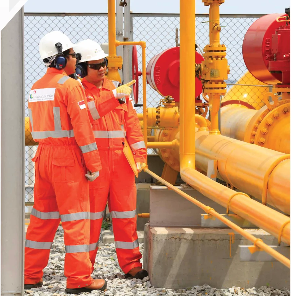 Industrial plant and personnel imagery from the supplied photography portfolio.