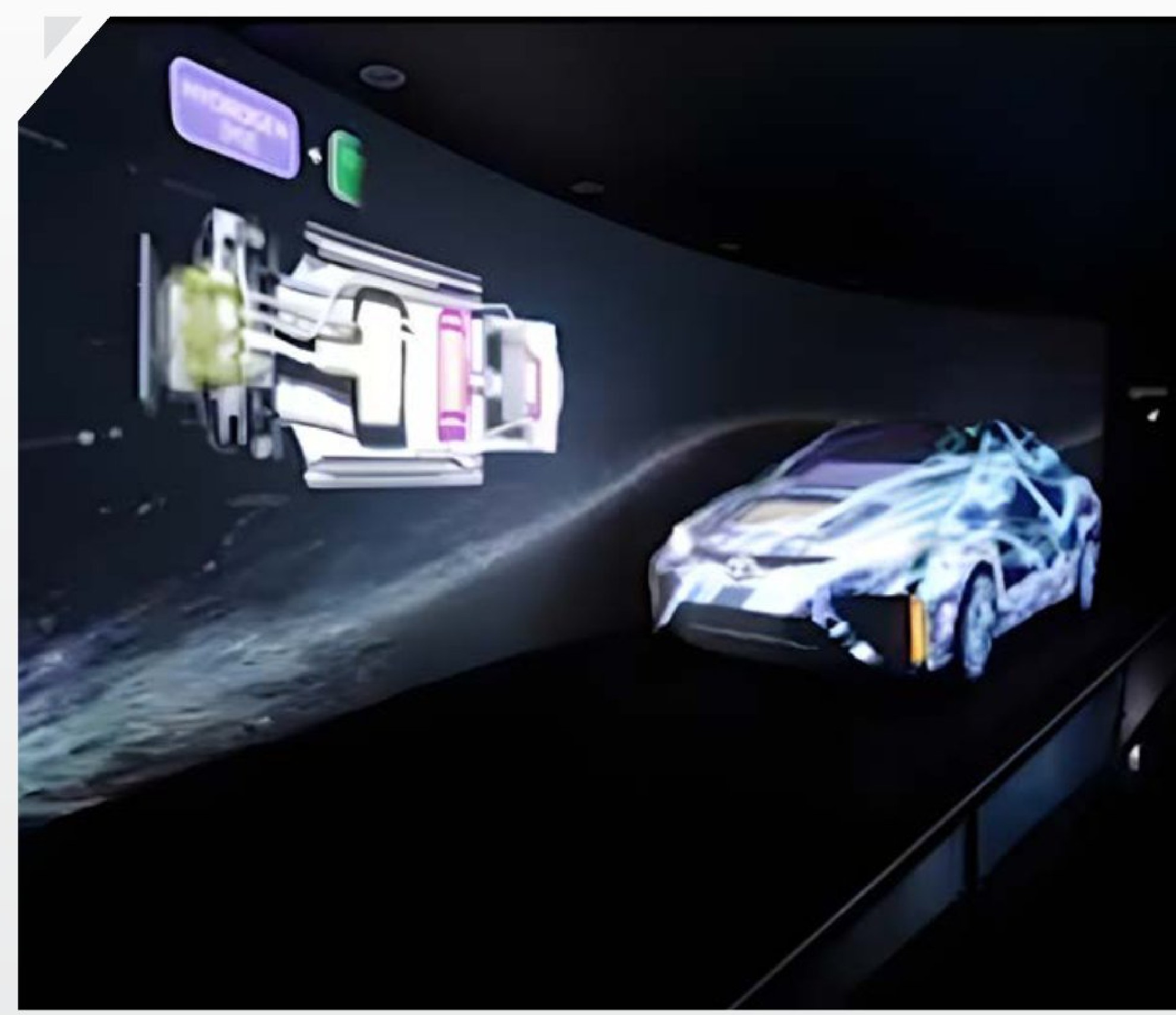 Pengunjung in installation multimedia Toyota Museum Angkut 2019